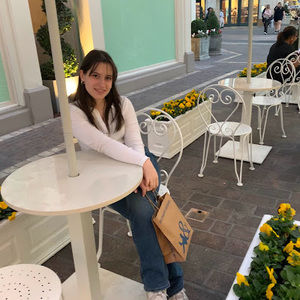 Meet your Posher, Ella